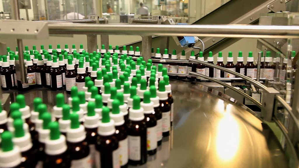 Pharmaceutical production line with bottles